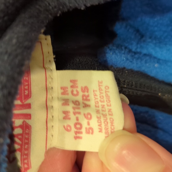 Levis kids sweater. - Picture 2 of 2